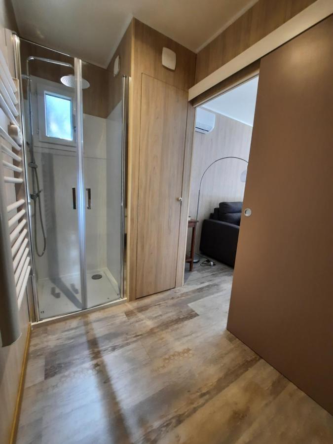 Le Lodge Des Chenes Brousses-et-Villaret Esterno foto