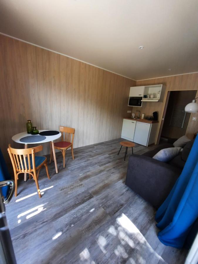 Le Lodge Des Chenes Brousses-et-Villaret Esterno foto