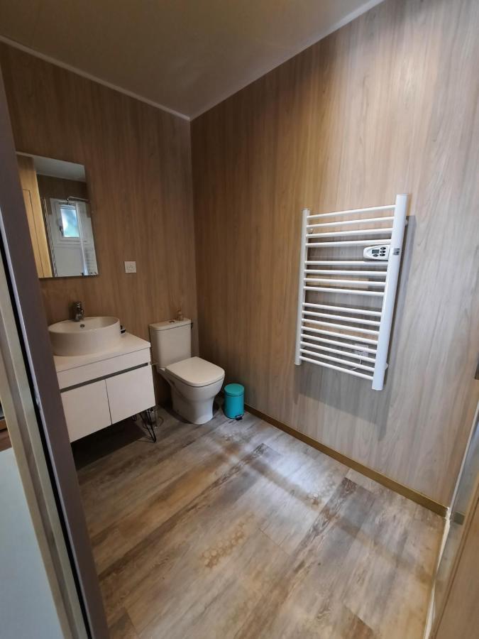 Le Lodge Des Chenes Brousses-et-Villaret Esterno foto