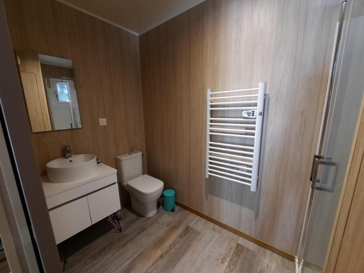 Le Lodge Des Chenes Brousses-et-Villaret Esterno foto