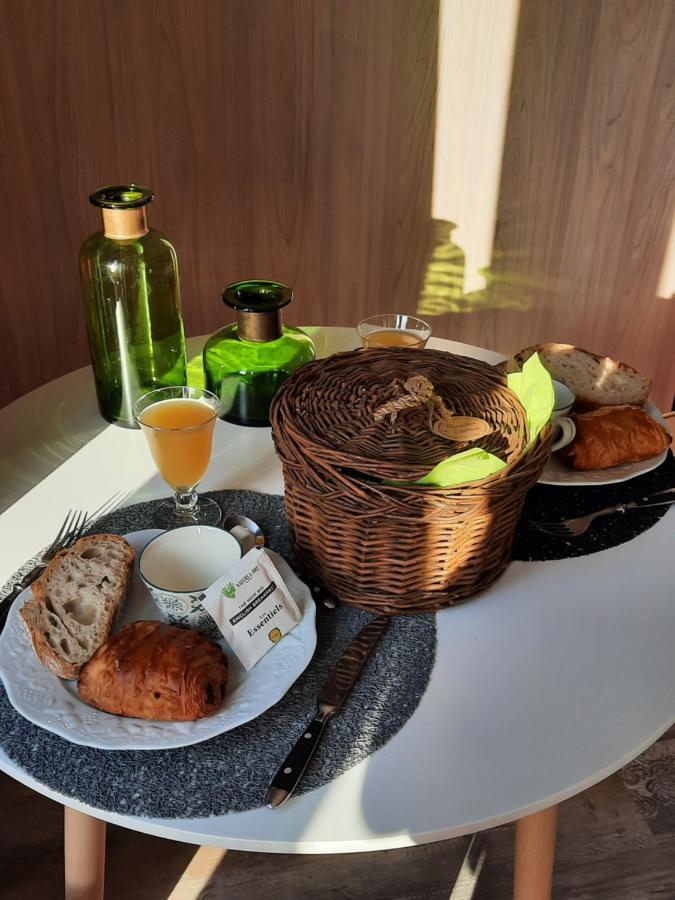 Le Lodge Des Chenes Brousses-et-Villaret Esterno foto