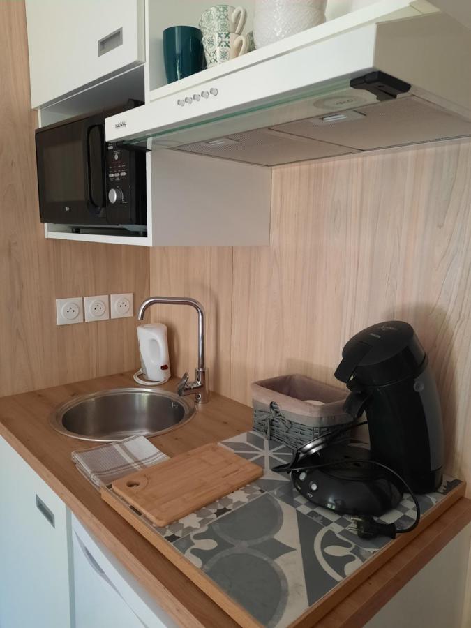 Le Lodge Des Chenes Brousses-et-Villaret Esterno foto