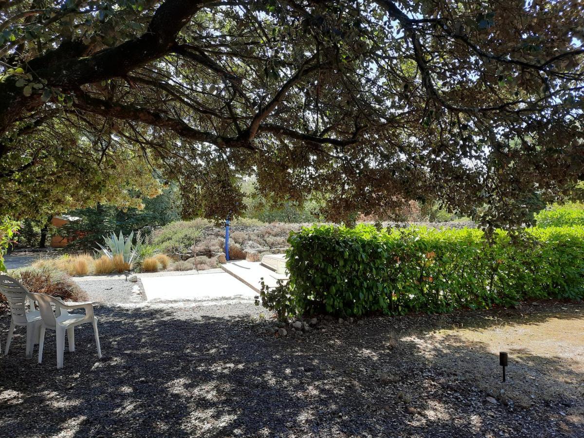 Le Lodge Des Chenes Brousses-et-Villaret Esterno foto