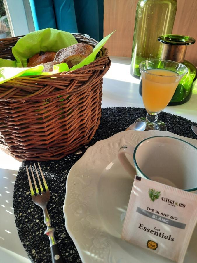 Le Lodge Des Chenes Brousses-et-Villaret Esterno foto