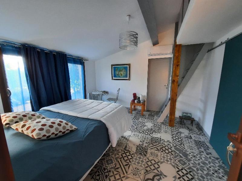 Le Lodge Des Chenes Brousses-et-Villaret Esterno foto