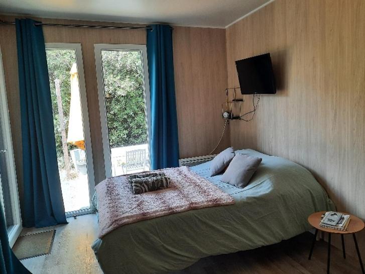 Le Lodge Des Chenes Brousses-et-Villaret Camera foto